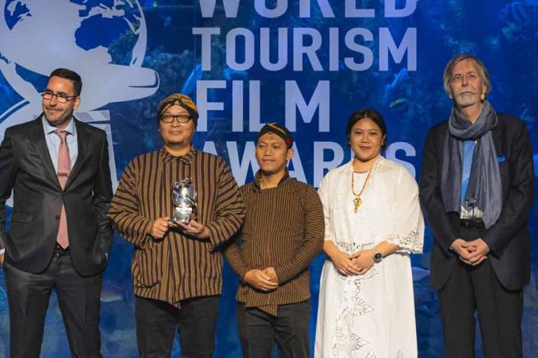The 35th World Tourism Film Awards merupakan gelaran prestisius yang diselenggarakan oleh The International Committee of Tourism Film Festival (CIFFT) di Valencia, Spanyol