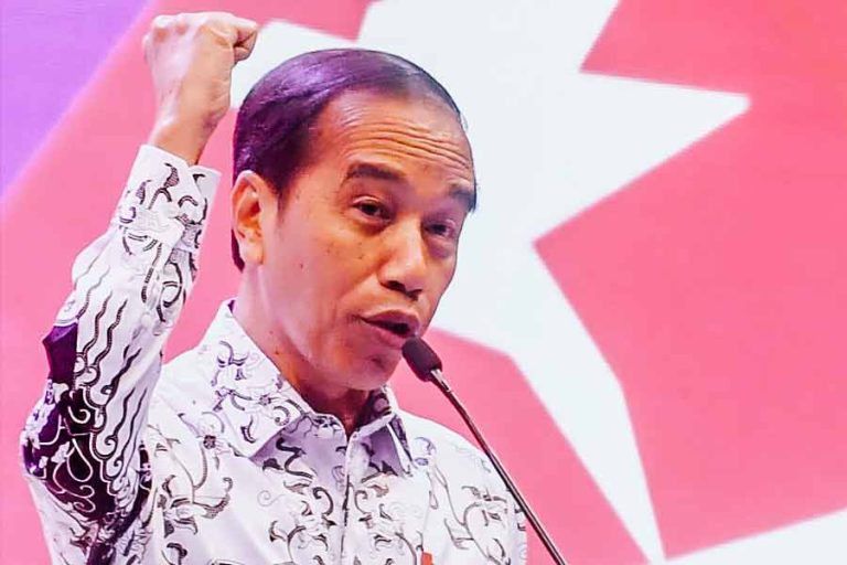 Presiden Joko Widodo saat memberikan sambutan dalam HUT ke-78 Persatuan Guru Republik Indonesia (PGRI) dan Hari Guru Nasional Tahun 2023 di Britama Arena, Kelapa Gading, Jakarta Utara (foto: BPMI Setpres/Rusman)