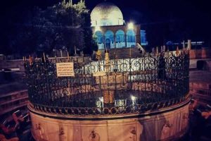 Tempat wudhu di kompleks Al Aqsa malam hari (foto: Arifin Beha)