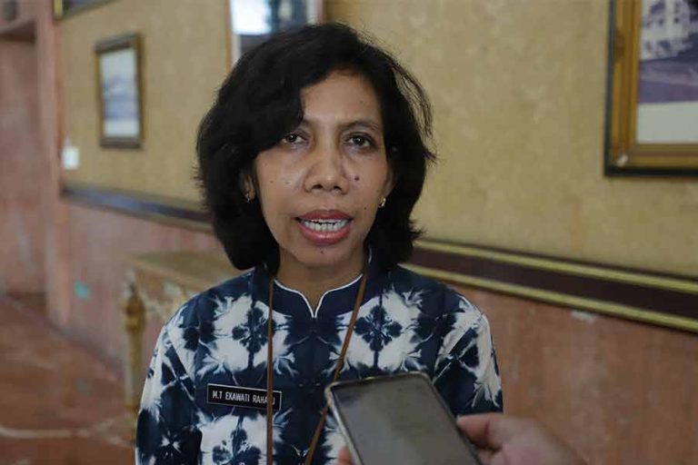 Kepala Badan Kesatuan Bangsa dan Politik (Bakesbangpol) Kota Surabaya, Maria Theresia Ekawati Rahayu