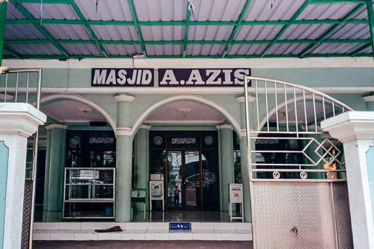 Masjid A. Aziz di Kampus Stikosa AWS