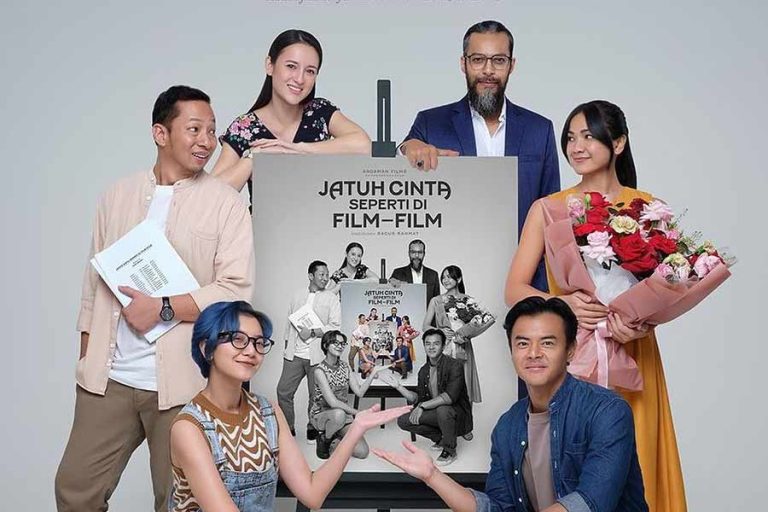 Para pemain Jatuh Cinta Seperti di Film-Film (2023), Alex Abbad, Nirina Zubir, Julie Estelle, Ringgo Agus Rahman, Dion Wiyoko, dan Sheila Dara Aisha