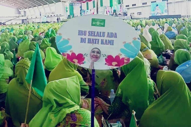 Sebanyak 15 ribu jamaah Muslimat NU hadiri acara Dzikir, Sholawat dan Doa Bersama dalam Rangka Menyambut Hari Ibu Tahun 2023, di Jatim Expo, Kamis (7/12/2023). (foto: Gegeh Bagus Setiadi | prapanca.id)