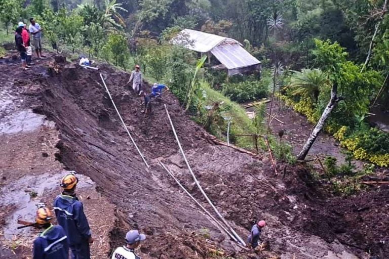 Tanah longsor di Desa Bulukerto, Kecamatan Bumiaji, Kota Batu (foto: Dok BPBD Kota Batu)