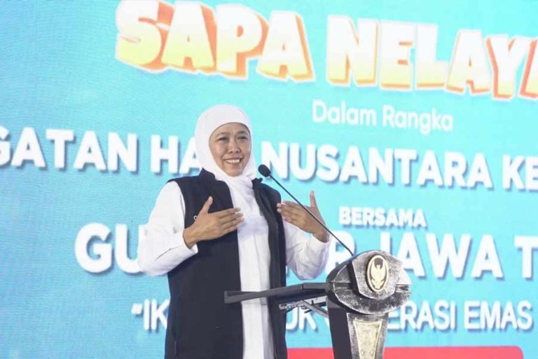 Gubernur Khofifah Indar Parawansa saat membuka Hari Nusantara 2023 di Pantai Ria Kenjeran, Surabaya