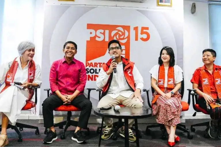 Ketua Umum PSI Kaesang Pangarep saat memberikan pernyataan usai hitung cepat Pilpres 2024.