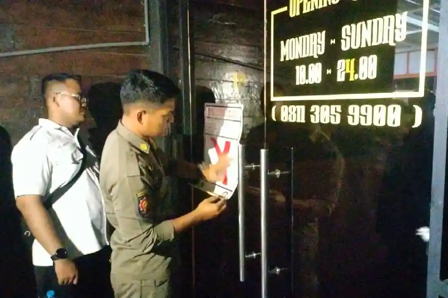 Satpol Pp Surabaya Temukan 2 Rhu Jual Mihol Saat Ramadan Sita 24 Botol