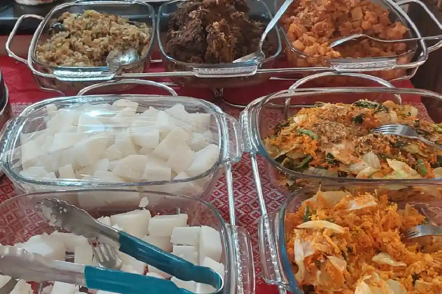 Sajian Makanan berat spesial lebaran di India, seperti opor ayam, rendang, dan masih banyak lagi 
