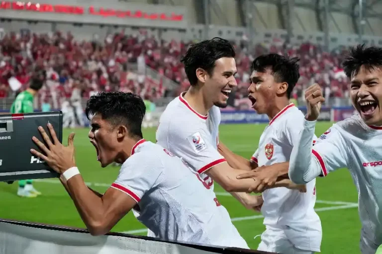 Sejumlah awak Timnas Indonesia U-23 mengekspresikan kegembiraannya setelah mengalahkan Korea Selatan di Abdullah bin Khalifa Stadium, Doha, Qatar (foto: Dok PSSI)