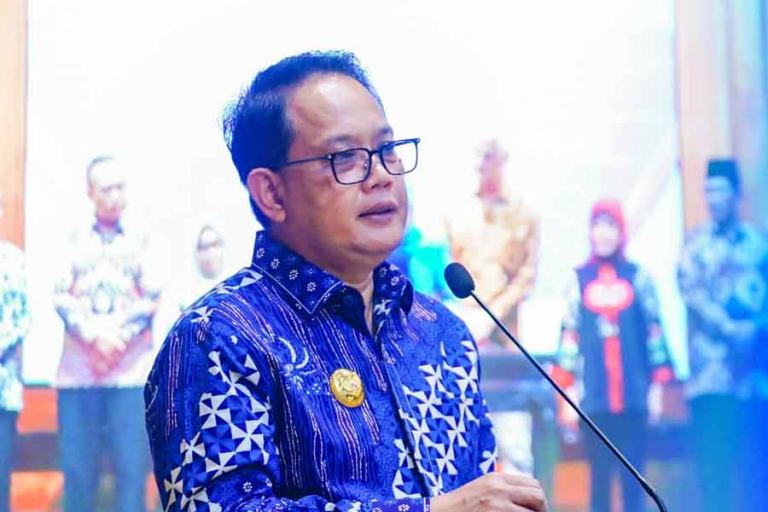 (Pj. Gubernur Jawa Timur Adhy Karyono