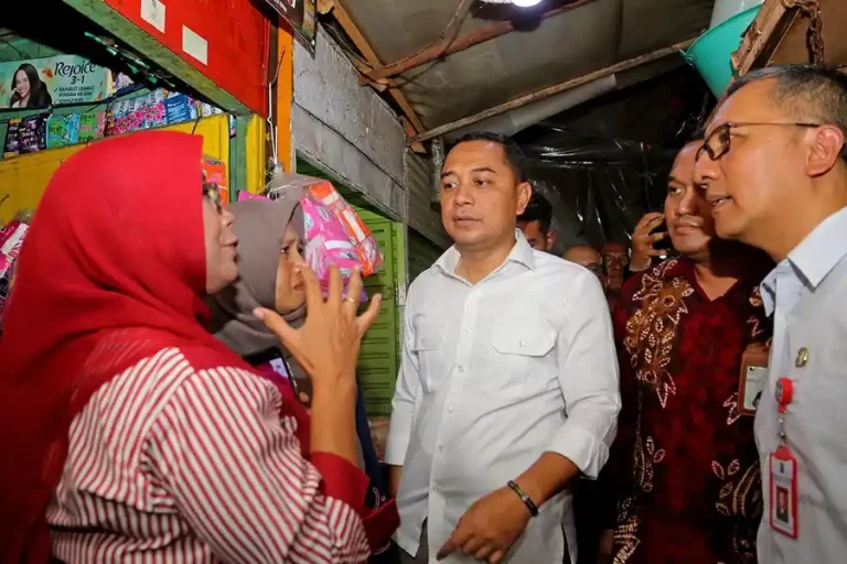 Eri Cahyadi di Pasar Kembang Surabaya