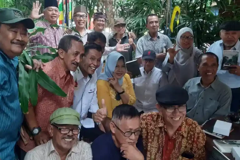 Para wartawan penyair anggota Warumas